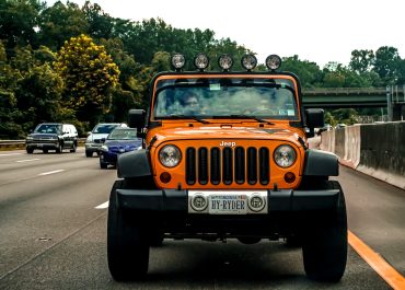 Você é um grande fã dos carros da Jeep? Veja mais sobre o Jeep Wrangler e suas versões e se apaixone ainda mais por esse modelo.